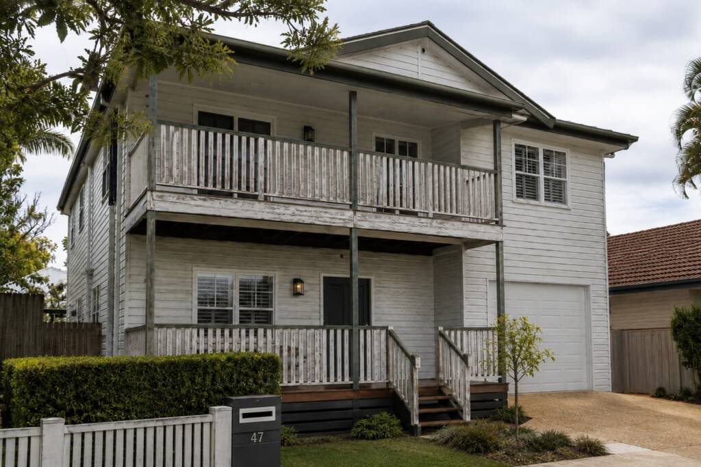 Two-Storey Queenslander Repaint before image