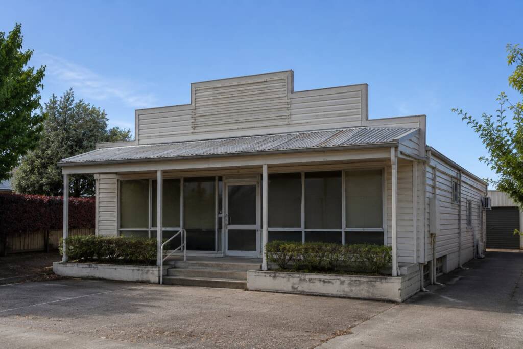 Heritage Timber House Repaint before image